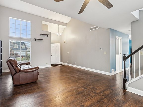 4th image of 813 Dogwood Ln