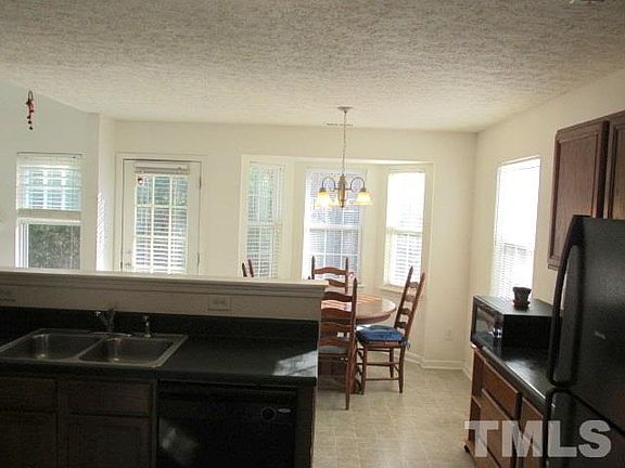 5th image of 105 Knightwood Dr