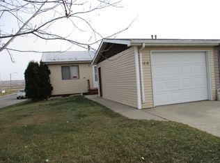 1218 E Ridge Ct, Williston, ND 58801