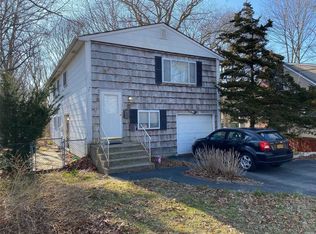 1A Maple Ave, Shirley, NY 11967