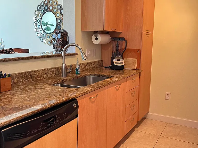 100 NE 6th St #206 — Photo 6