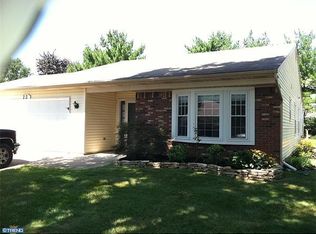 22 Lake View Ter, Columbus, NJ 08022