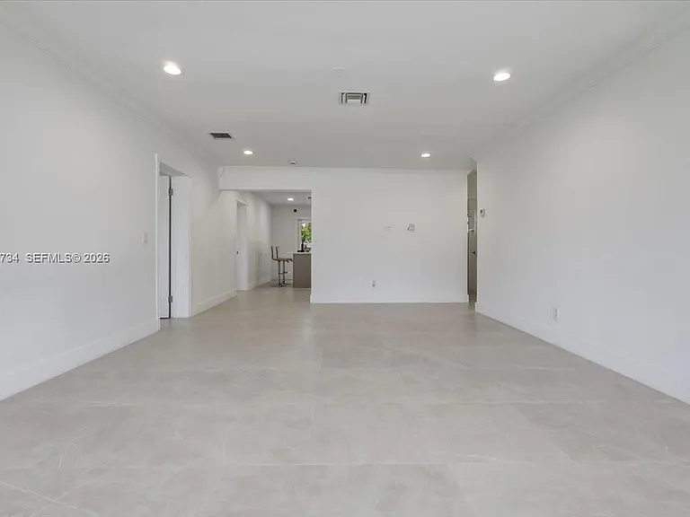266 SW 6th St — Photo 10