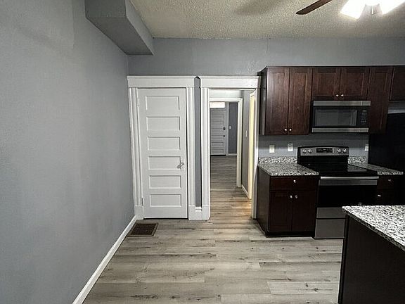5th image of 3202 Henrietta St Floor 1
