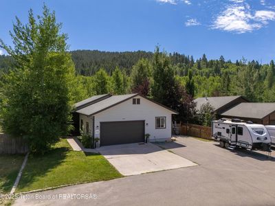 404 Snake River Dr, Alpine, WY, 83128