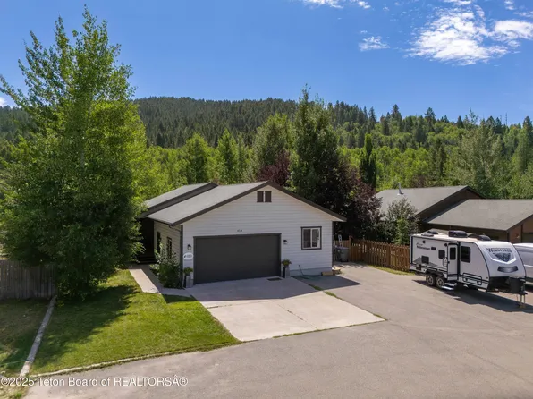 404 Snake River Dr, Alpine, WY 83128