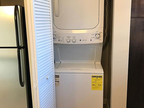 3rd image of 1435 Elkgrove Cir APT 2