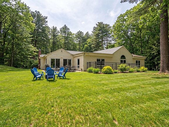 2nd image of 40 Bakers Hill Rd