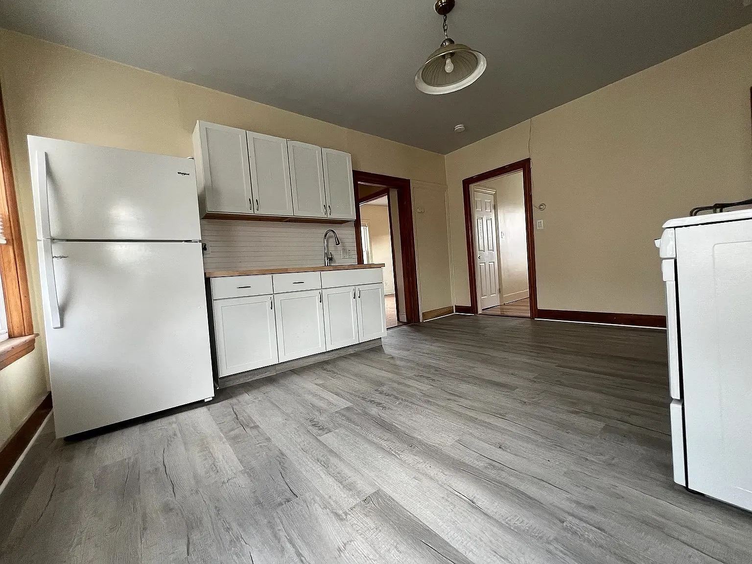 3 bed, 1200 sqft, $1,900 — Photo 2