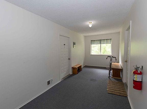 2nd image of 1156 Hillcrest Dr
