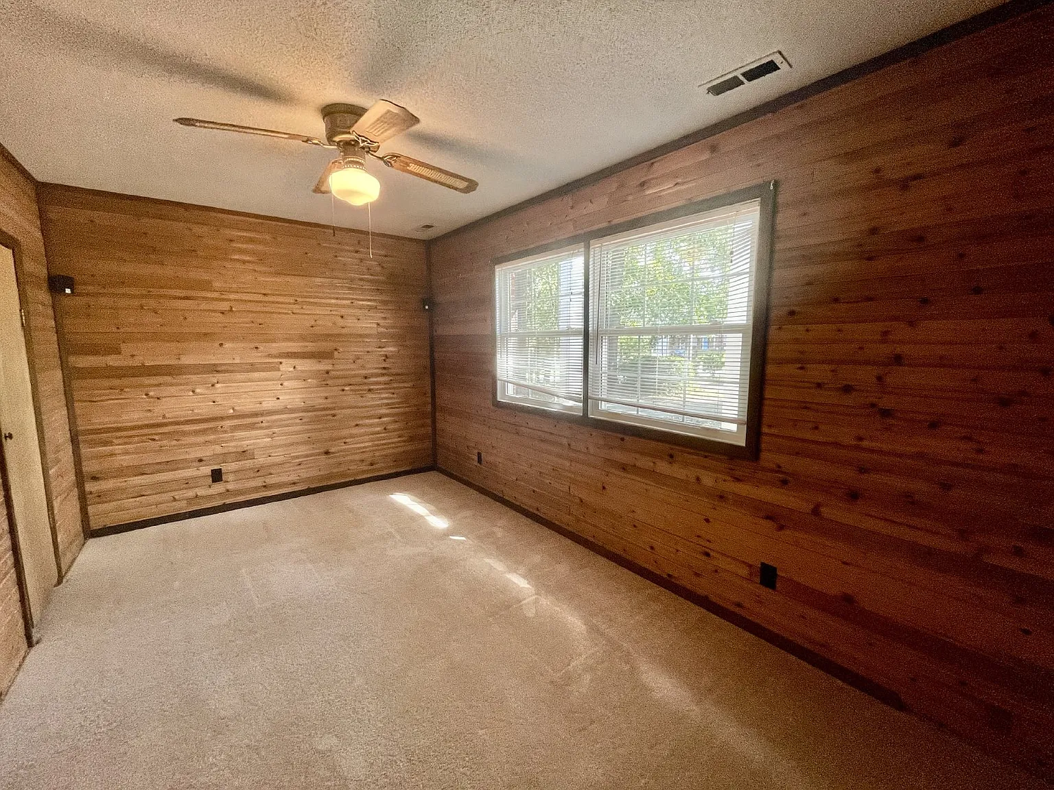 4 bed, 2.5 bath, 1974 sqft, $1,800 — Photo 3