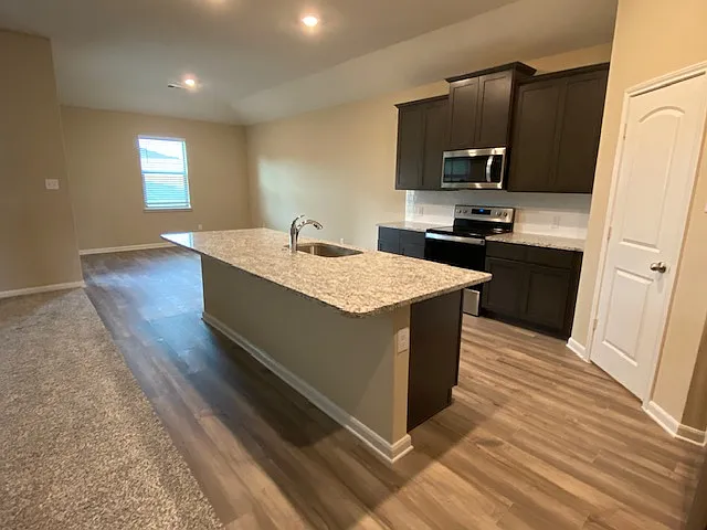4 bed, 2006 sqft, $1,995 — Photo 4