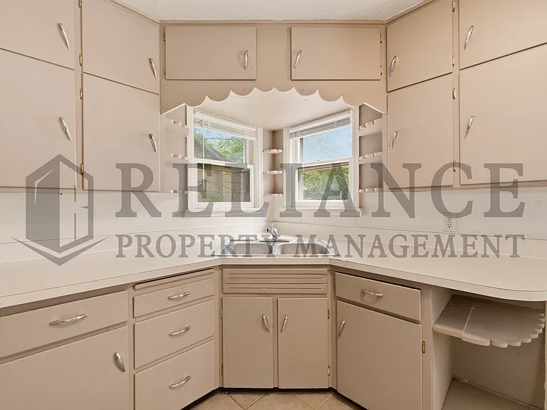 2464 S Washington Ave — Photo 22