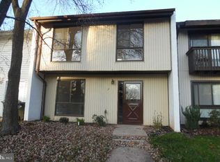 7 Carousel Ct, Sterling, VA 20164