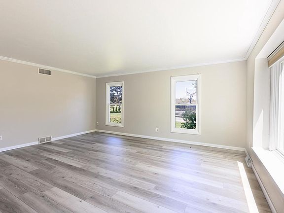 5th image of 3 Birchwood COURT