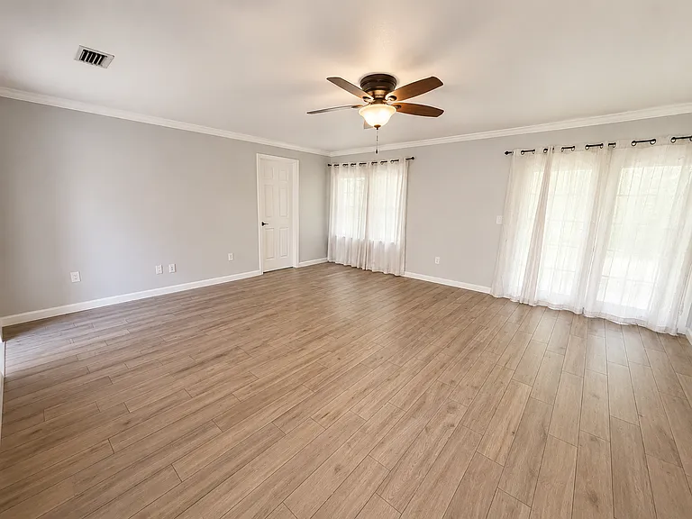 357 SE Mohawk Way — Photo 2