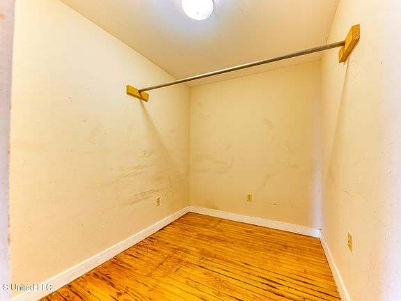 4th image of 1353 Father Ryan Ave