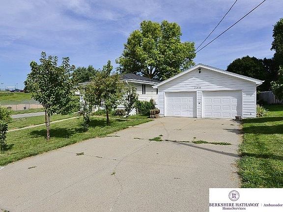 3rd image of 20566 Binney St