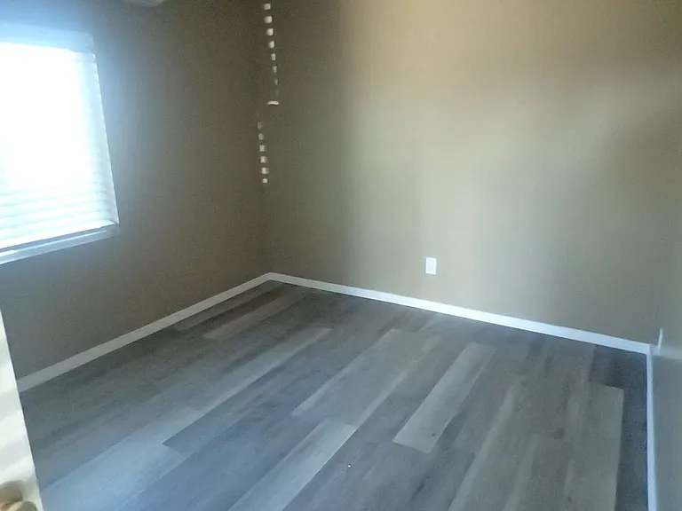 332 W Ridgecrest Blvd — Photo 8