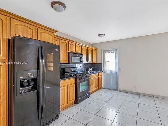 3rd image of 1765 Venice Ln APT 2E
