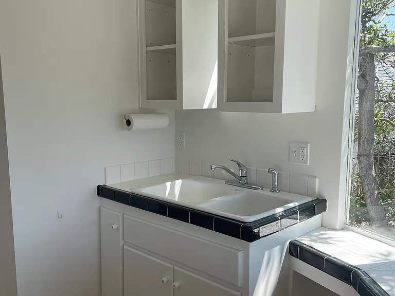 2188 Broadview Ter — Photo 12