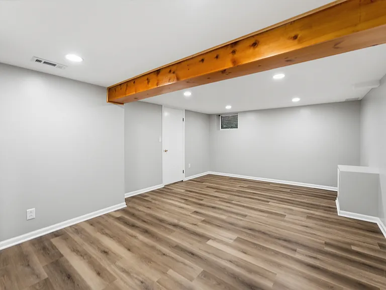 5906 Capulina Ave — Photo 24