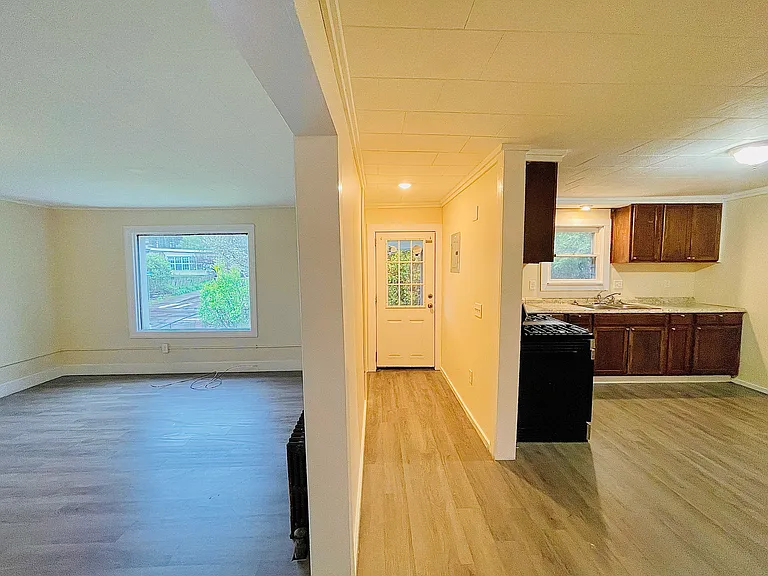 33 Follett St #B — Photo 10