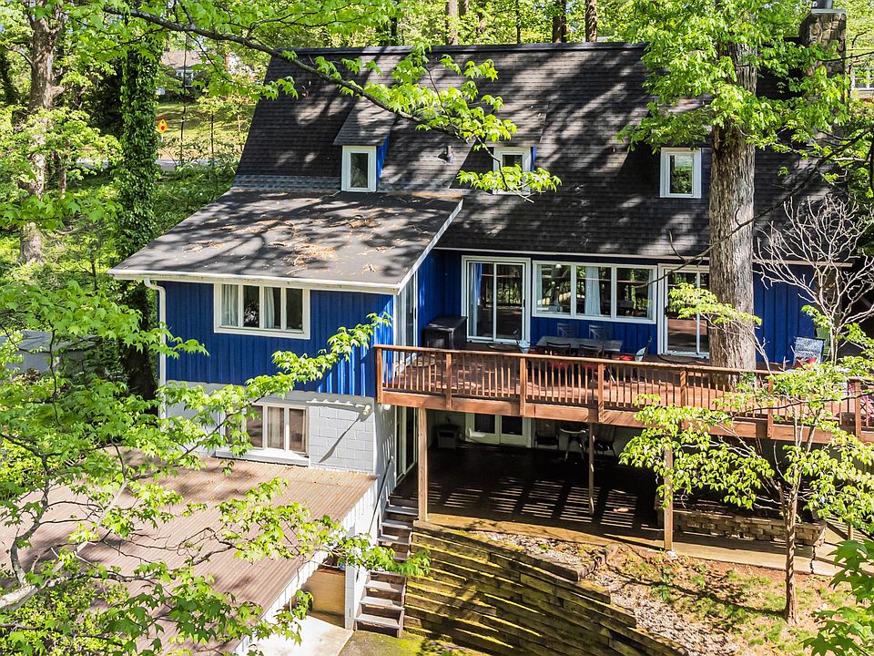 Exterior Back Yard and Deck