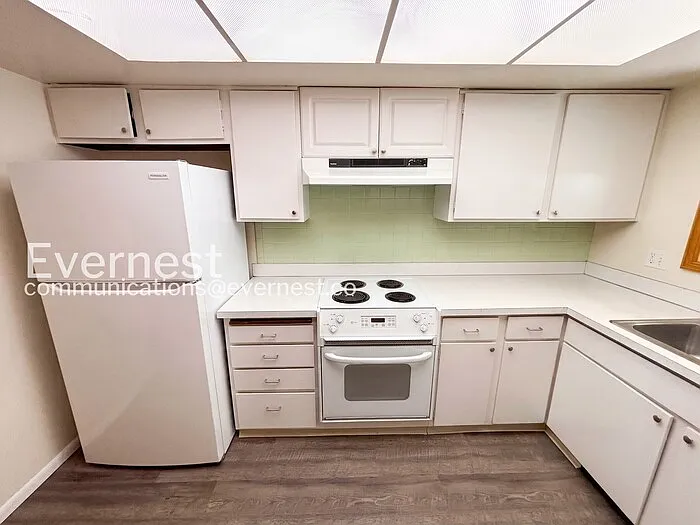 2 bed, 1.5 bath, 1200 sqft, $1,977 — Photo 3