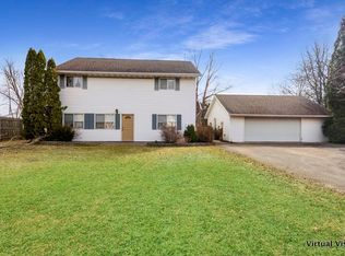 157 N Bailey Ave, Amboy, IL 61310