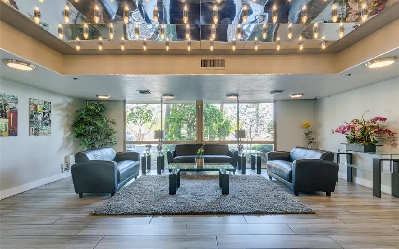 Studio, 700 sqft, $1,800 — Photo 4