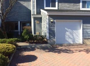 7 Rambling Meadow Ct, Tinton Falls, NJ 07724