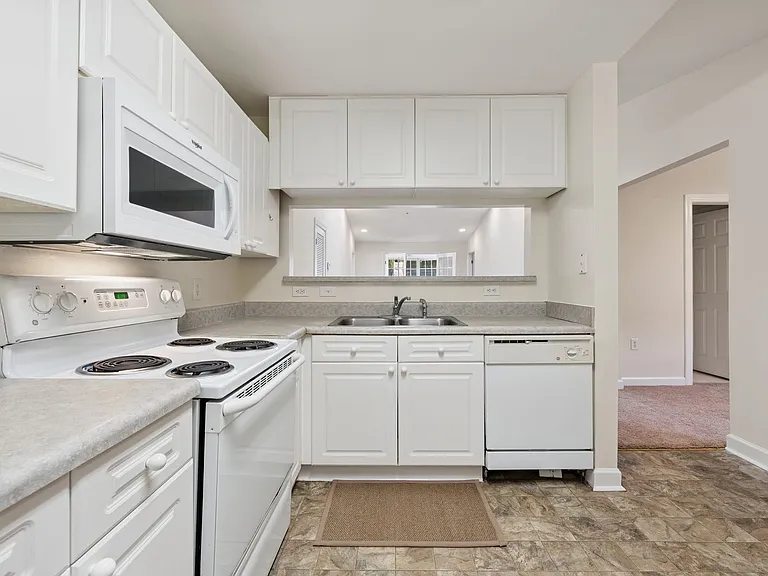 929 Morreene Rd #C31 — Photo 6