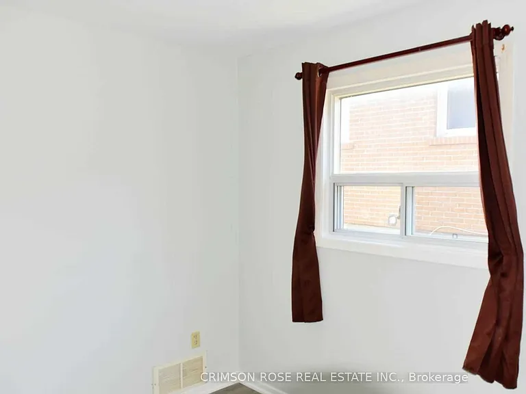 481 Fergo Ave #MAIN FLOOR — Photo 10