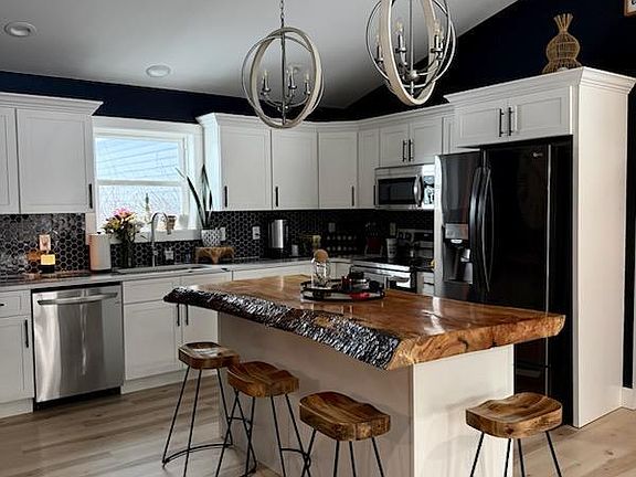 3rd image of 103 Cottonwood Ct