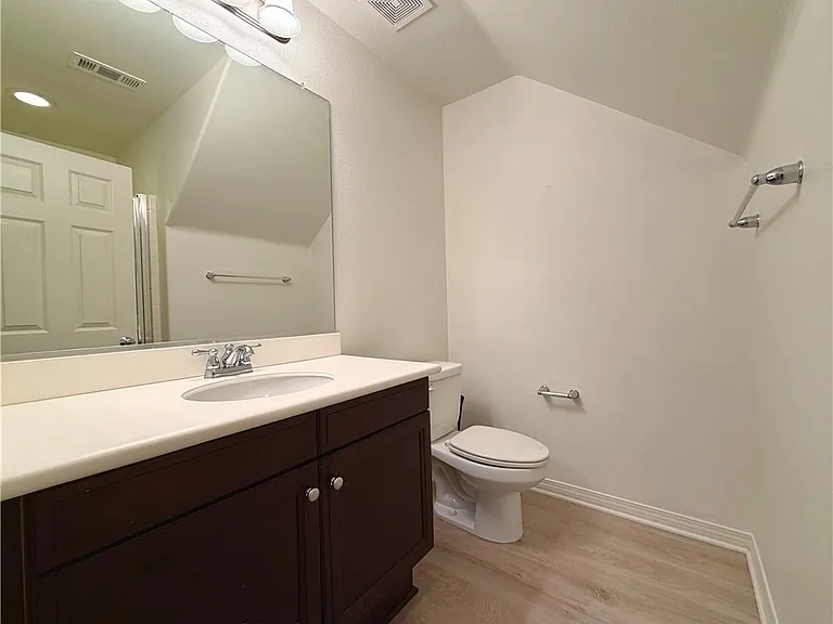 606 Asbury — Photo 6