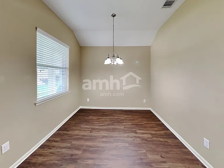 2324 Shady Tree Ln — Photo 7