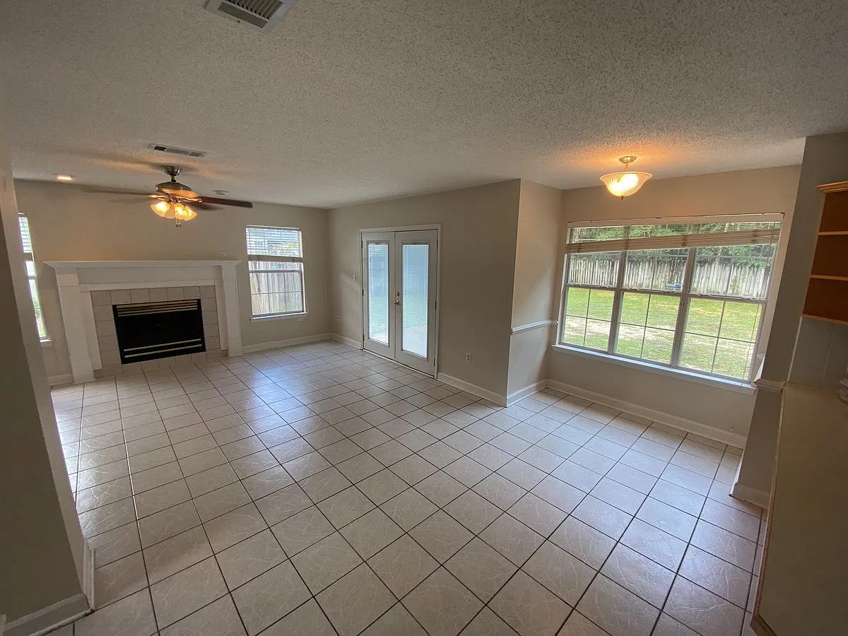 18 North Drive — Photo 3