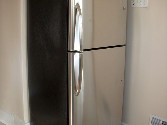 4th image of 2102 Saratoga Dr #2