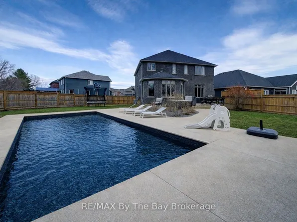 39 Gilpin Cres, Collingwood, ON L9Y 0Z1