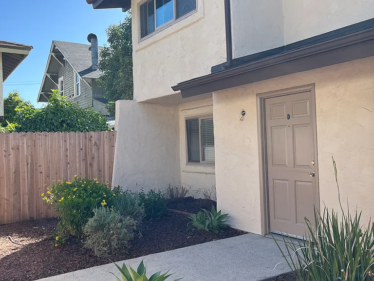 1920 Chino St #D — Photo 3
