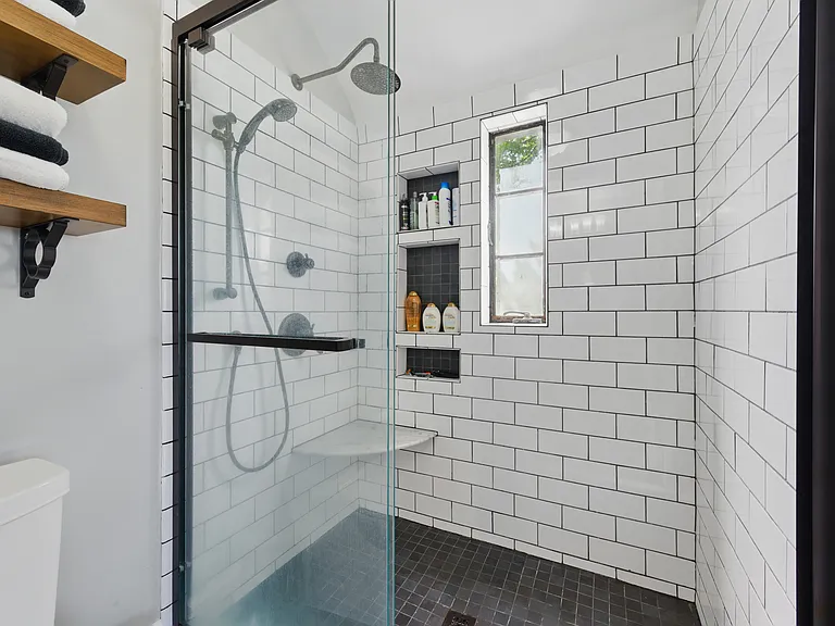 5010 Gosnold Ave — Photo 41