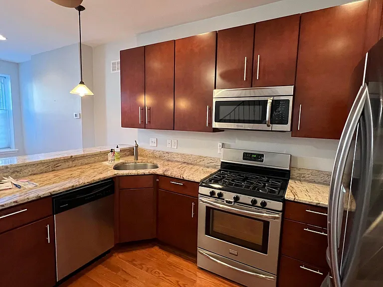 712 S 18th St — Photo 2
