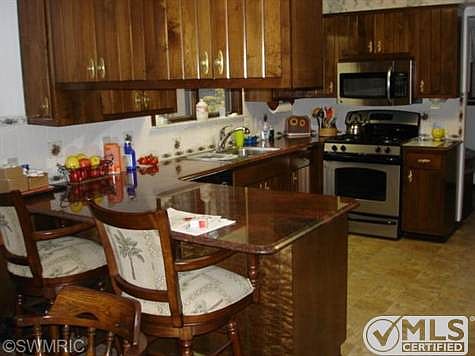2nd image of 19415 Golfview Dr