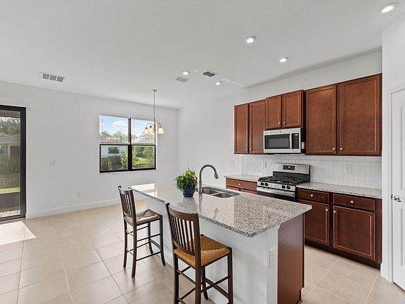 5th image of 1636 Willow Square