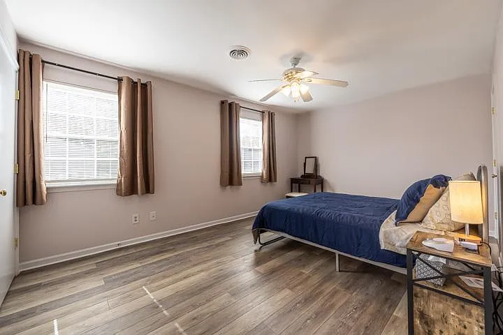 280 Albert Ct — Photo 11