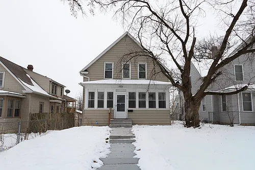 678 Hawthorne Ave E Photo 1