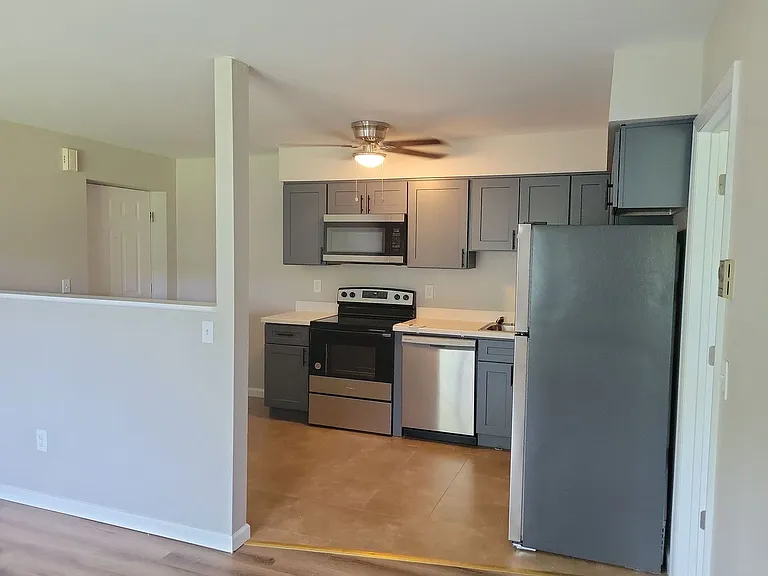 Country Gardens Apartments — Photo 38