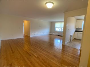 8 Captain Parker Arms #S91AJ0T60, Lexington, MA 02421