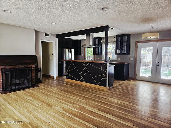 4th image of 950 Delmar Way